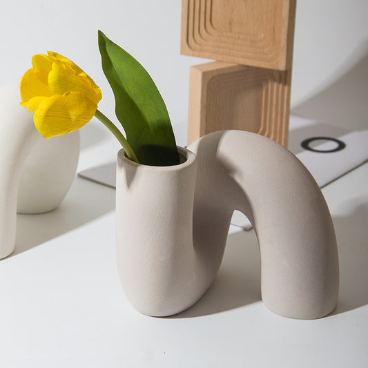 Vase Décoratif Abstrait Minimaliste | Design Épuré et Contemporain